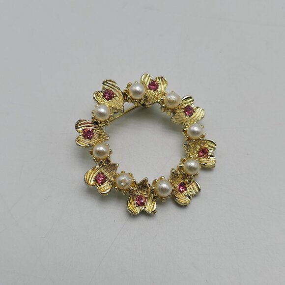 Vintage Gold Tone Heart Wreath Brooch With Faux Pearls Pink Rhinestones - Picture 2 of 4